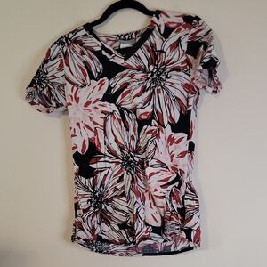 Floral V-Neck Short Sleeve Top - Black and Pink